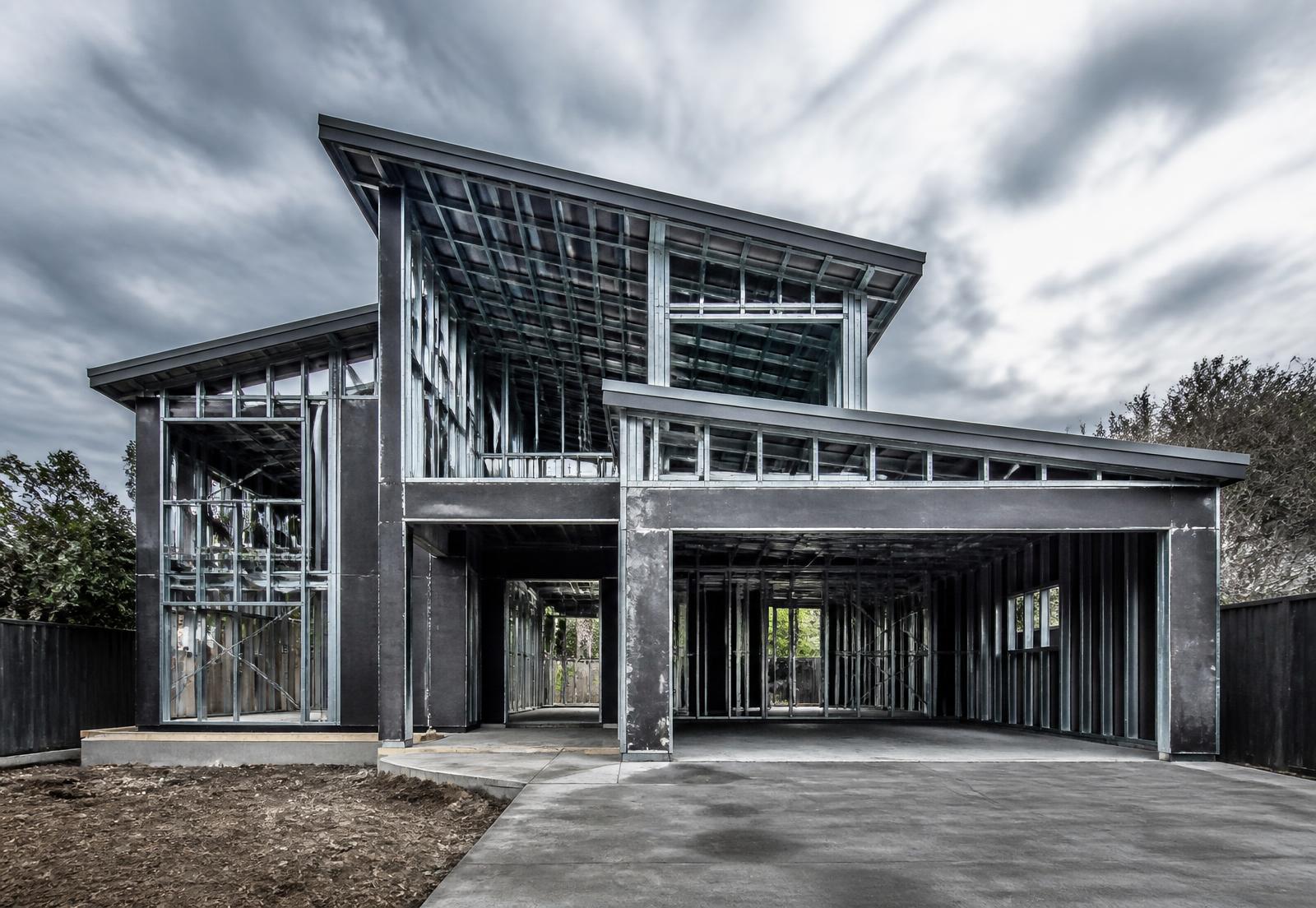 Estrutura de casa em Light Steel Frame com perfis de aço galvanizado em execução